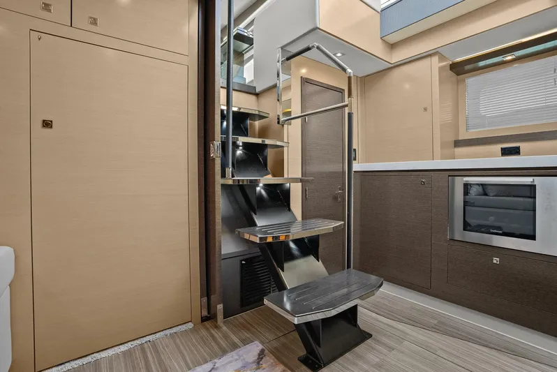 Mi Wave Yacht Photos Pics 2021 Cruiser Yachts 60 Cantius - Stateroom Stairs
