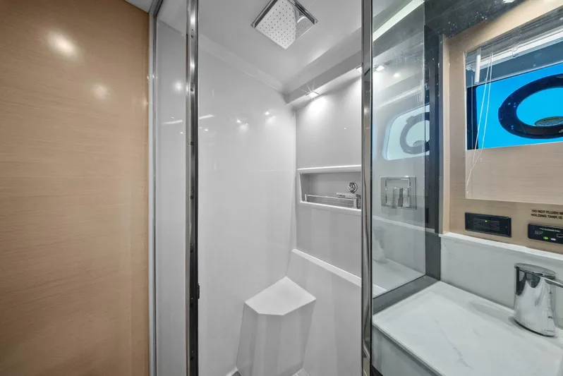 Mi Wave Yacht Photos Pics 2021 Cruiser Yachts 60 Cantius - Stateroom Head