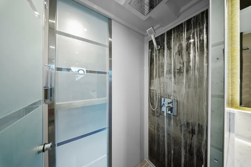 Mi Wave Yacht Photos Pics 2021 Cruiser Yachts 60 Cantius - Stateroom Head