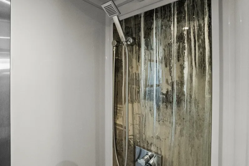 Mi Wave Yacht Photos Pics 2021 Cruiser Yachts 60 Cantius - Stateroom Head