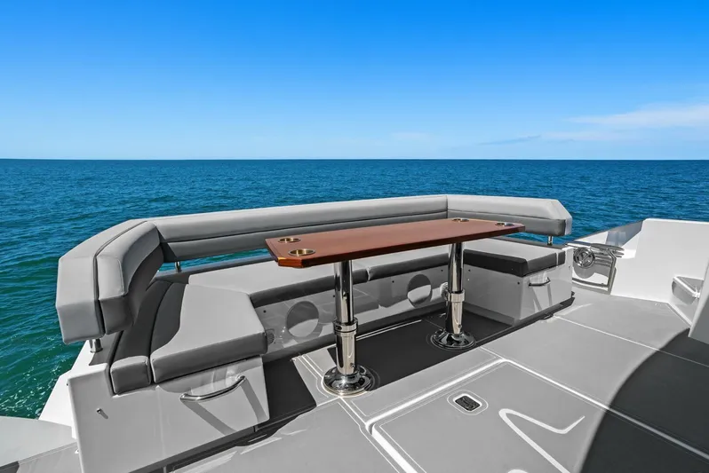 Mi Wave Yacht Photos Pics 2021 Cruiser Yachts 60 Cantius - Stern Seating