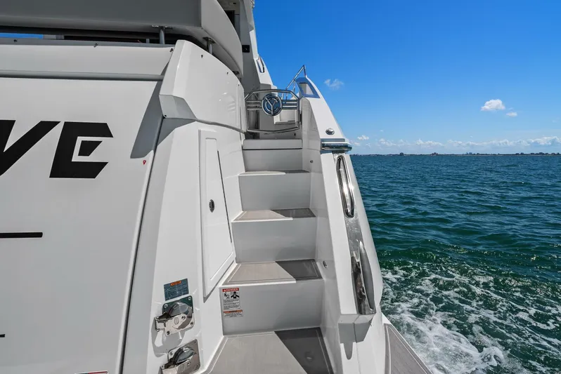 Mi Wave Yacht Photos Pics 2021 Cruiser Yachts 60 Cantius - Stern