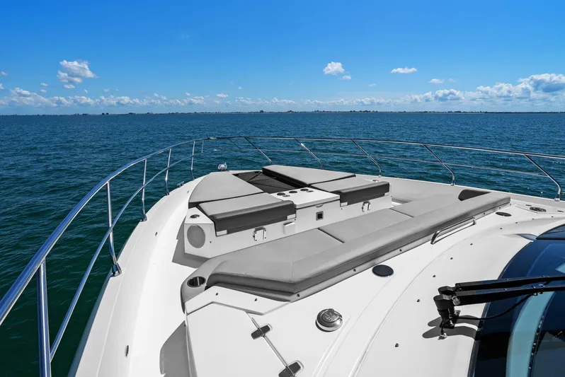 Mi Wave Yacht Photos Pics 2021 Cruiser Yachts 60 Cantius - Bow