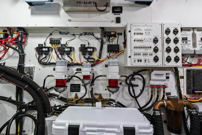 Mi Wave Yacht Photos Pics 2021 Cruiser Yachts 60 Cantius - Engine Room