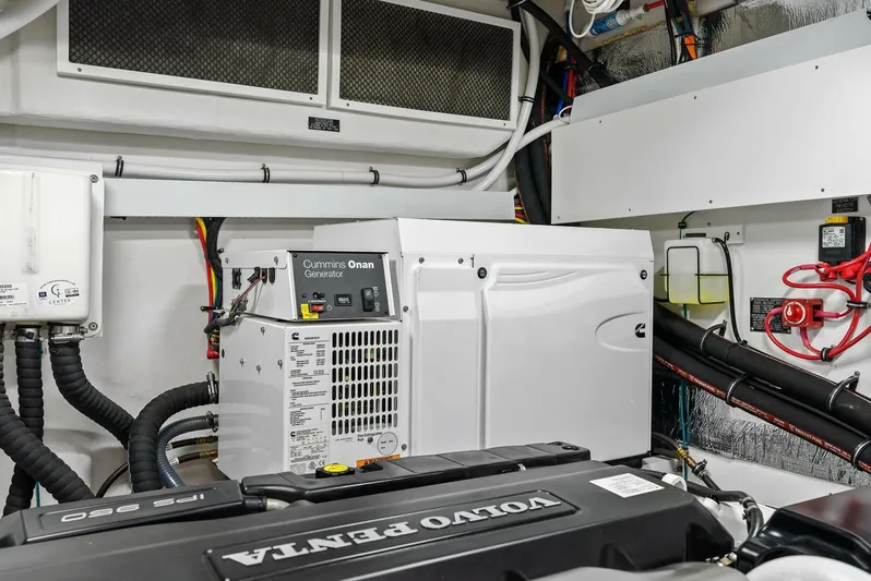 Mi Wave Yacht Photos Pics 2021 Cruiser Yachts 60 Cantius - Engine Room