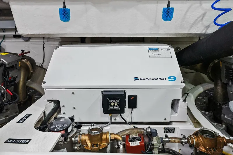 Mi Wave Yacht Photos Pics 2021 Cruiser Yachts 60 Cantius - Engine Room