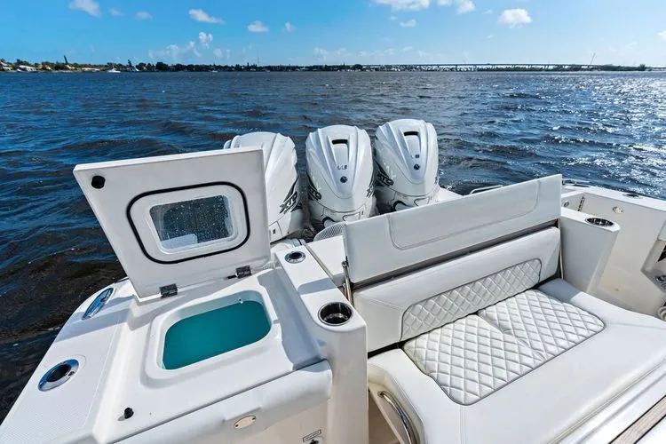  Yacht Photos Pics 2021 Pursuit S 378 Sport - Image 29