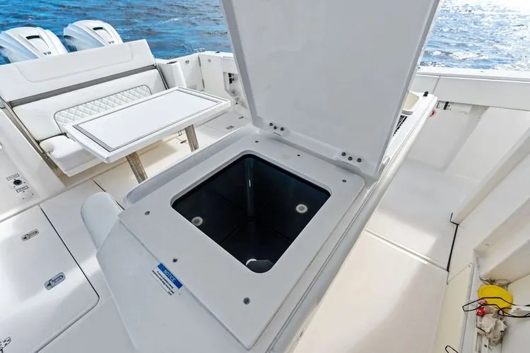  Yacht Photos Pics 2021 Pursuit S 378 Sport - Image 27