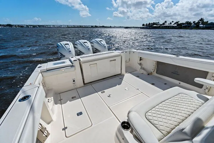  Yacht Photos Pics 2021 Pursuit S 378 Sport - Image 18