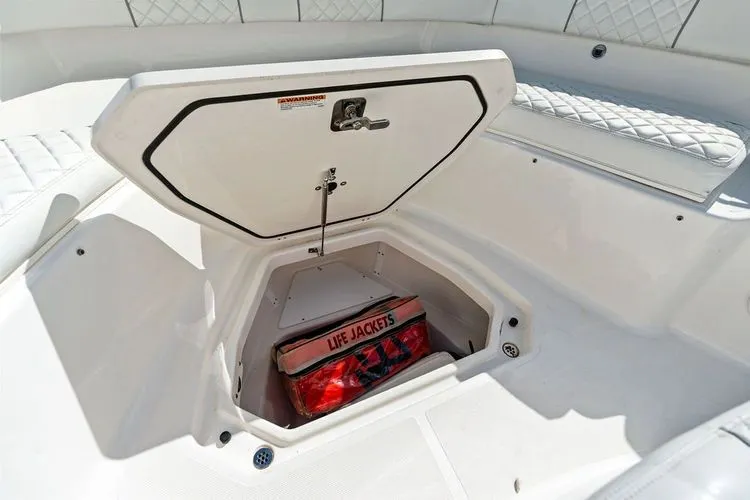  Yacht Photos Pics 2021 Pursuit S 378 Sport - Image 15