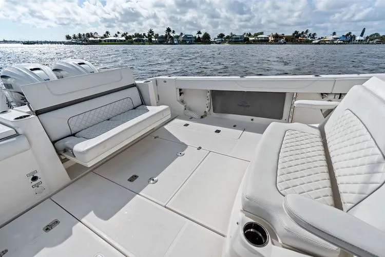  Yacht Photos Pics 2021 Pursuit S 378 Sport - Image 23