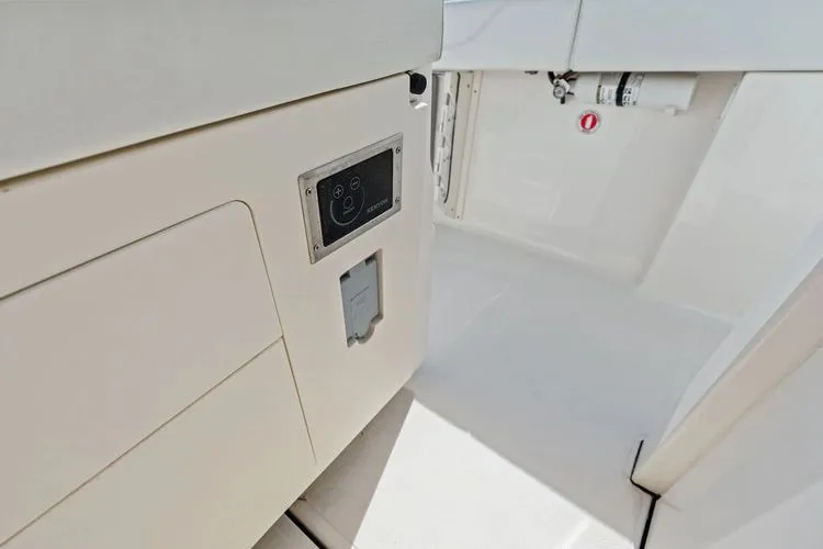  Yacht Photos Pics 2021 Pursuit S 378 Sport - Image 35