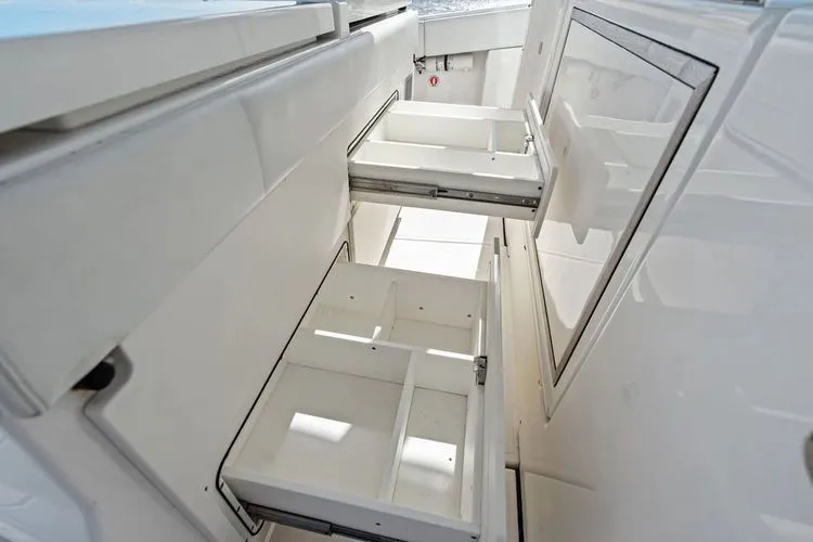  Yacht Photos Pics 2021 Pursuit S 378 Sport - Image 36