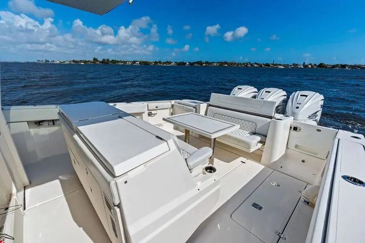  Yacht Photos Pics 2021 Pursuit S 378 Sport - Image 25