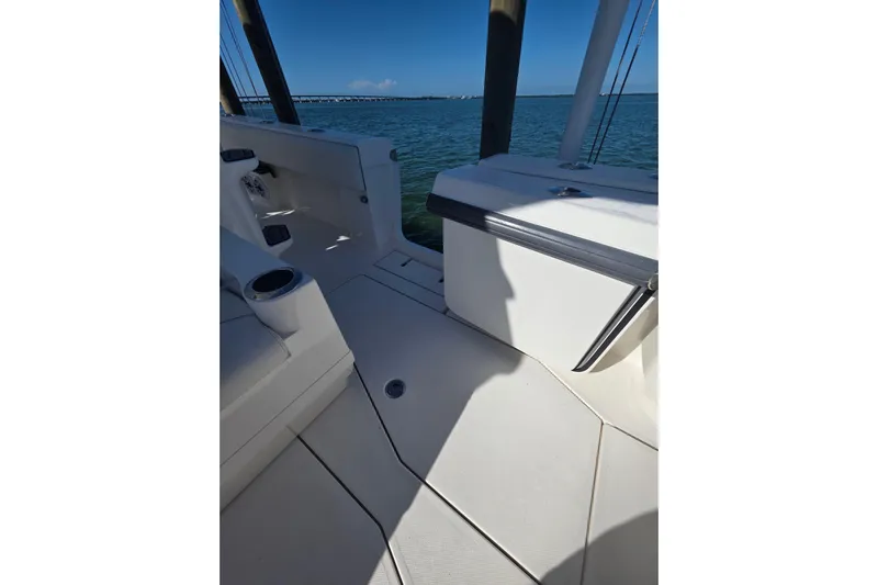  Yacht Photos Pics 2024 SeaVee 420Z boat deck with seating and ocean view.