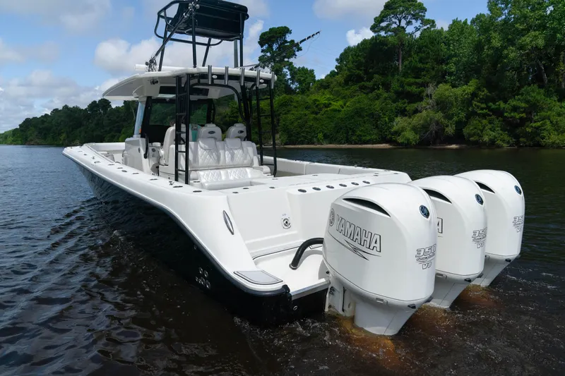  Yacht Photos Pics 2018 Hydra-Sports 3900 Speciale boat with triple Yamaha engines on a river.