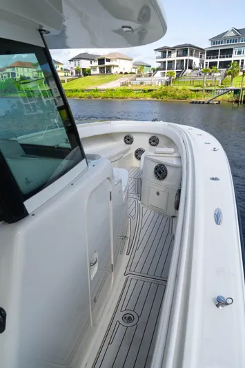  Yacht Photos Pics 2018 Hydra-Sports 3900 Speciale boat docked by waterfront homes.