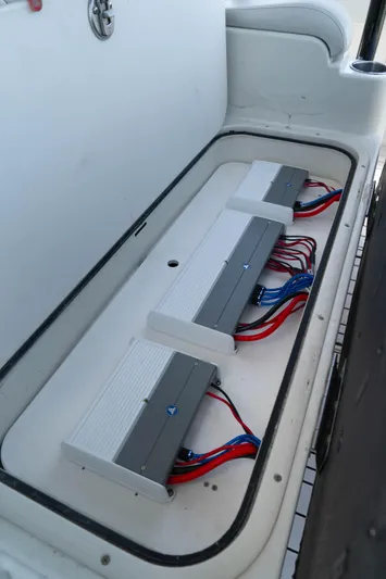  Yacht Photos Pics 2018 Hydra-Sports 3900 Speciale boat wiring and electrical components.