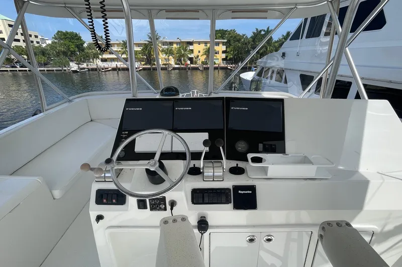 Hammertime Yacht Photos Pics Helm of 2002 Cavileer 48 Flybridge Sportfish with navigation equipment and steering wheel.
