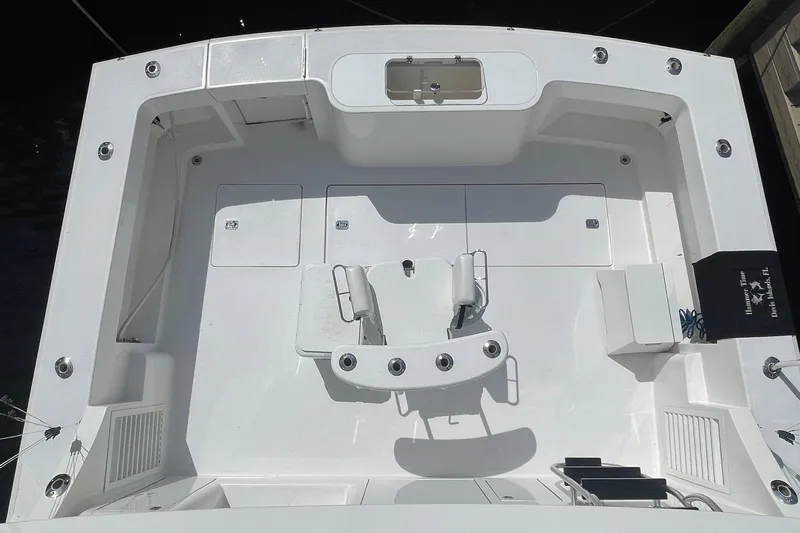 Hammertime Yacht Photos Pics 2002 Cavileer 48 Flybridge Sportfish boat deck, featuring a spacious fishing area.