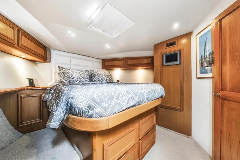 Hammertime Yacht Photos Pics Luxurious cabin interior of 2002 Cavileer 48 Flybridge Sportfish yacht with elegant bedding.