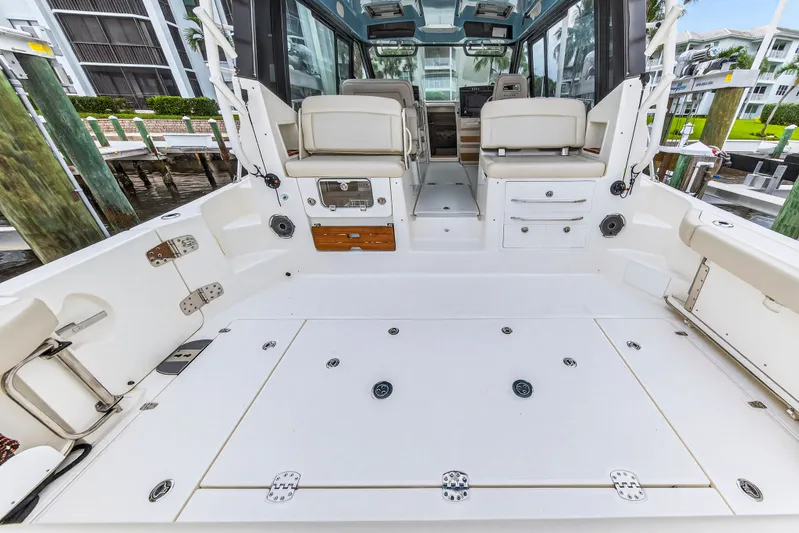 Forever Young Yacht Photos Pics 