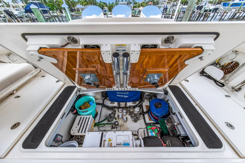 Forever Young Yacht Photos Pics 