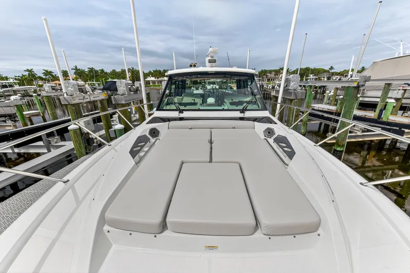 Forever Young Yacht Photos Pics 