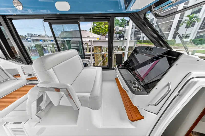 Forever Young Yacht Photos Pics 