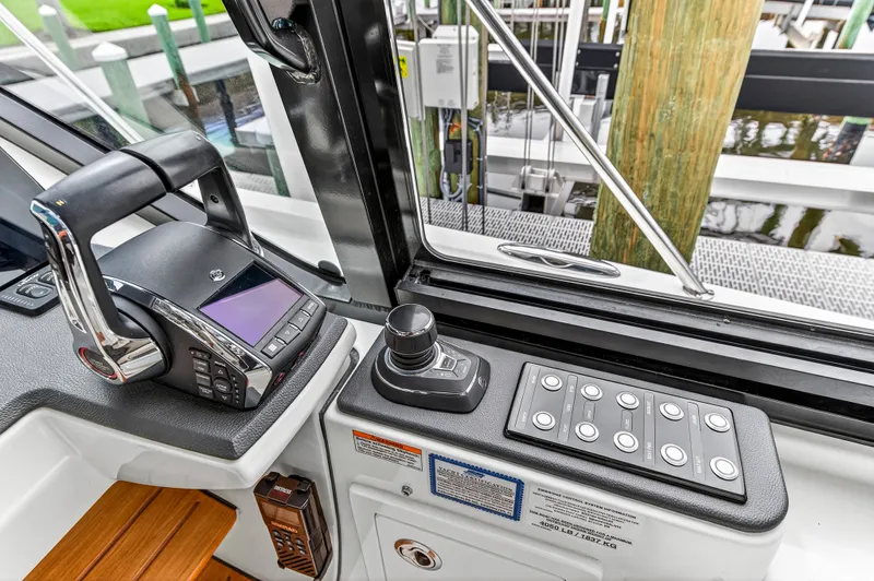 Forever Young Yacht Photos Pics 