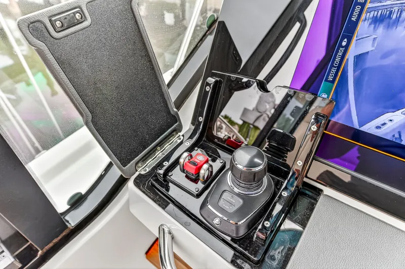 Forever Young Yacht Photos Pics 