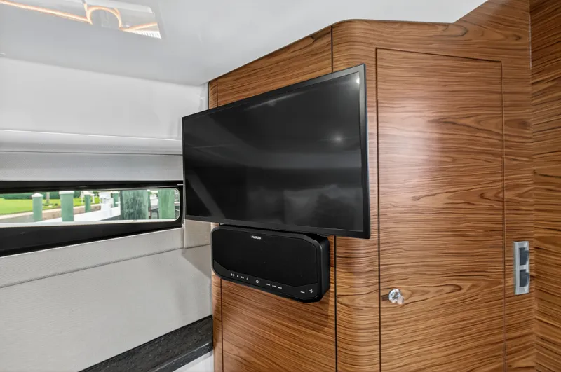 Forever Young Yacht Photos Pics 