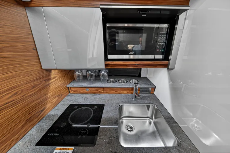 Forever Young Yacht Photos Pics 