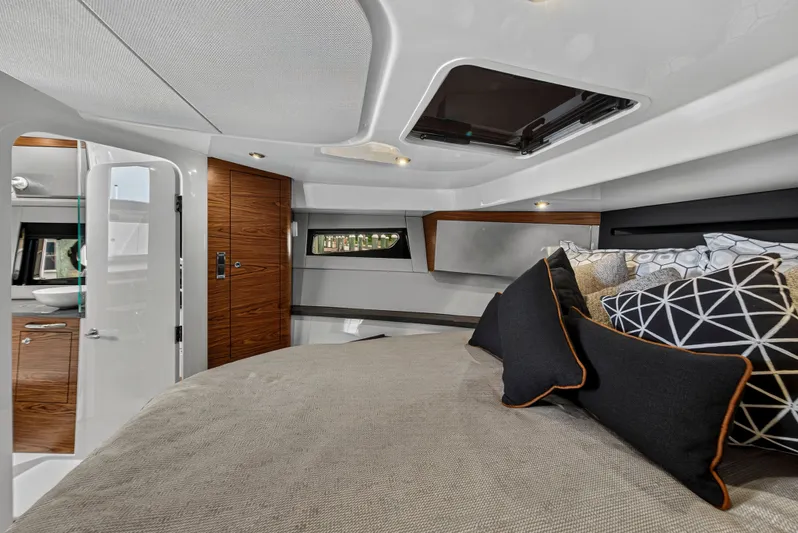 Forever Young Yacht Photos Pics 