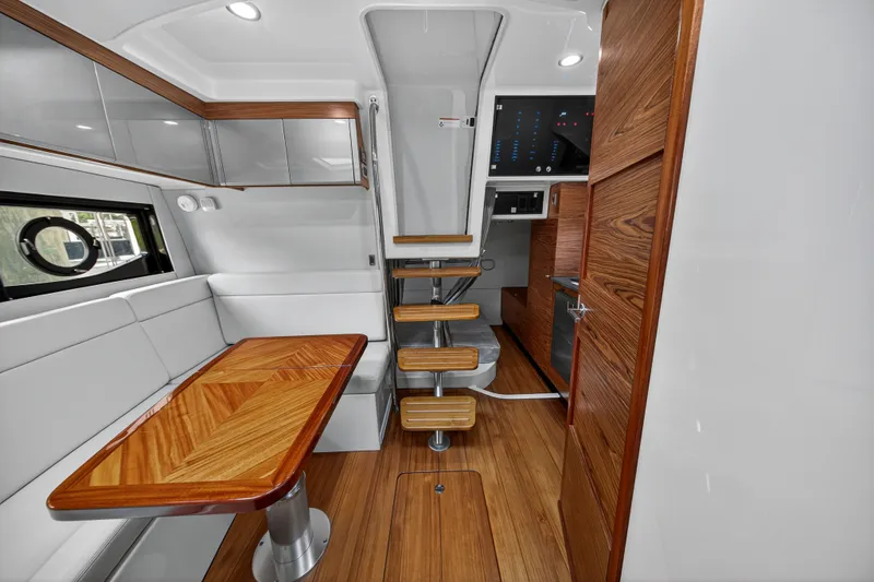 Forever Young Yacht Photos Pics 