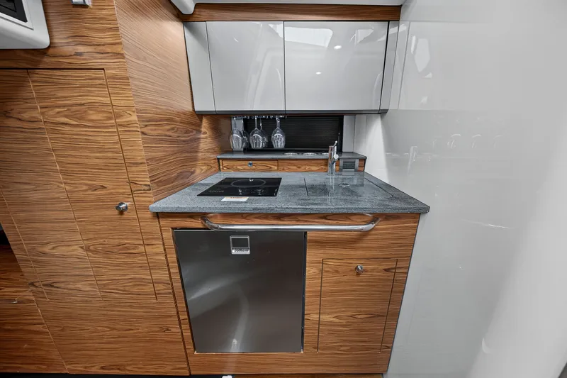 Forever Young Yacht Photos Pics 