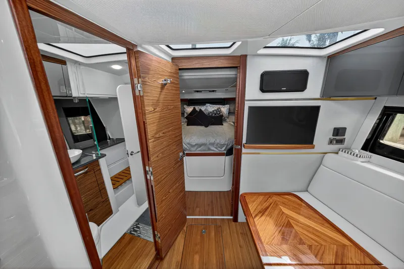 Forever Young Yacht Photos Pics 