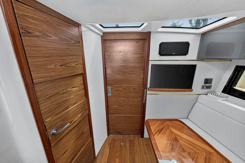 Forever Young Yacht Photos Pics 