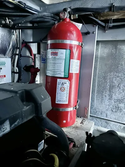 Just One More Yacht Photos Pics 2009 Meridian 391 - Image 37