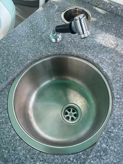  Yacht Photos Pics Stainless steel sink on 2022 Robalo R317 Dual Console boat.