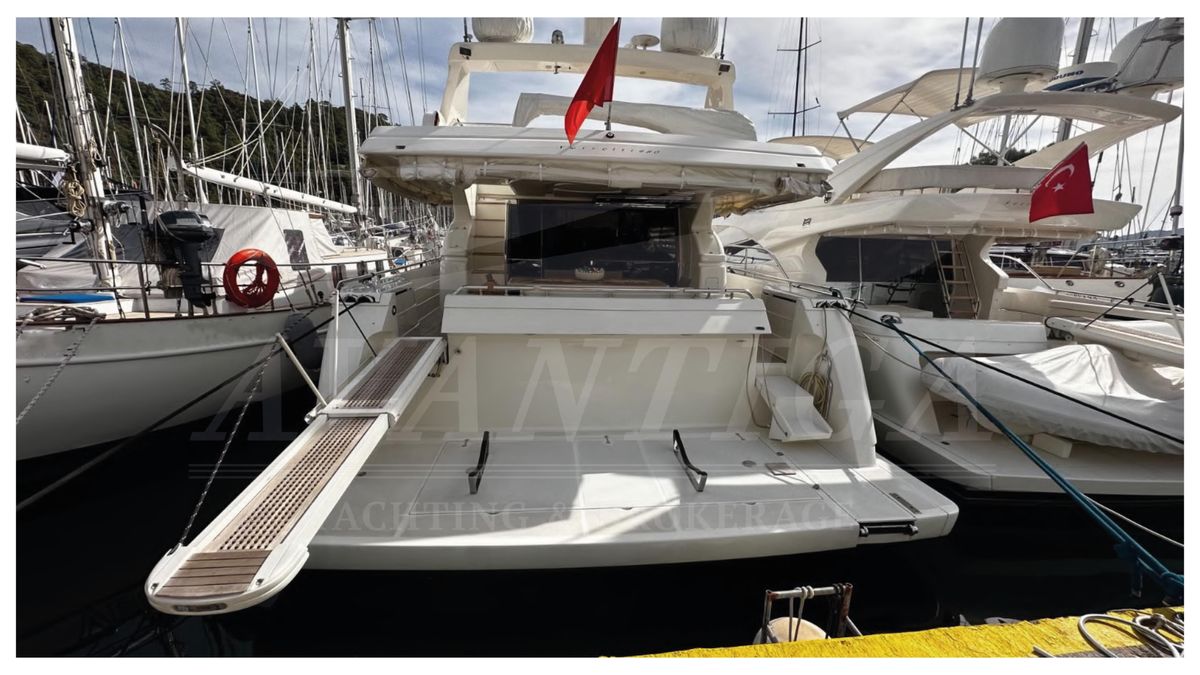 2003 Ferretti Yachts 67 