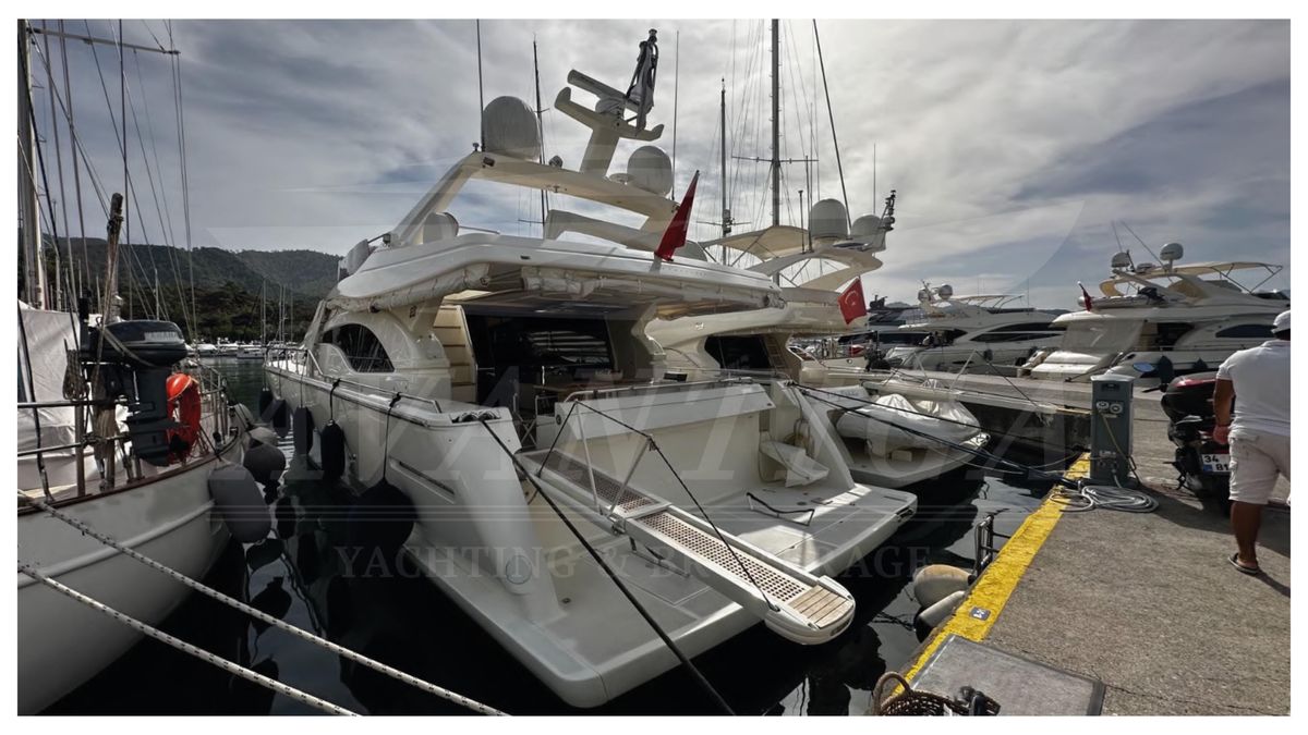 2003 Ferretti Yachts 67 