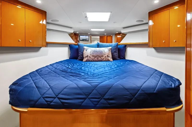 Urgent Sea Yacht Photos Pics Luxurious cabin interior of 2003 Viking 45 Open yacht with blue bedding.