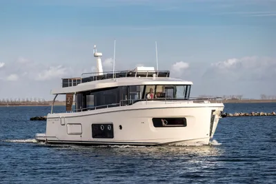 2025 Beneteau Swift Trawler 54