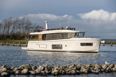 2025 Beneteau Swift Trawler 54