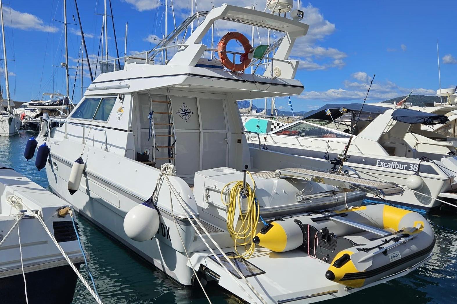 1991 Comar Clanship 45 Fly