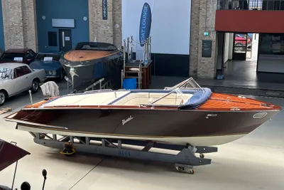 2021 Boesch 710 Sunsport