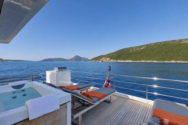 Silvia Yacht Photos Pics Luxurious deck of 2018 Azimut Grande 30 Metri yacht with jacuzzi and sun loungers.