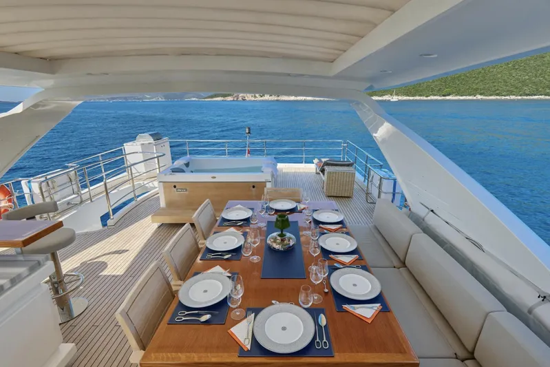 Silvia Yacht Photos Pics Luxurious dining setup on 2018 Azimut Grande 30 Metri yacht with ocean view.