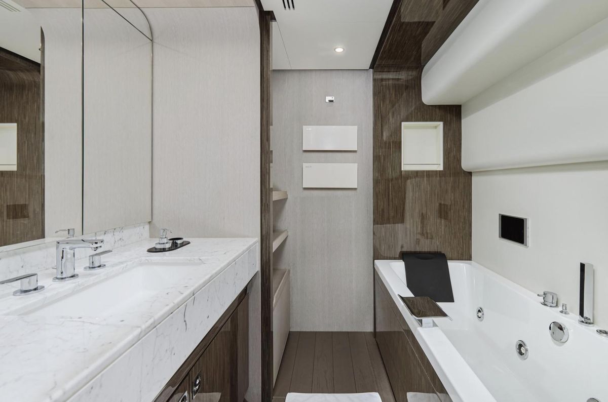 2018 Azimut 95 